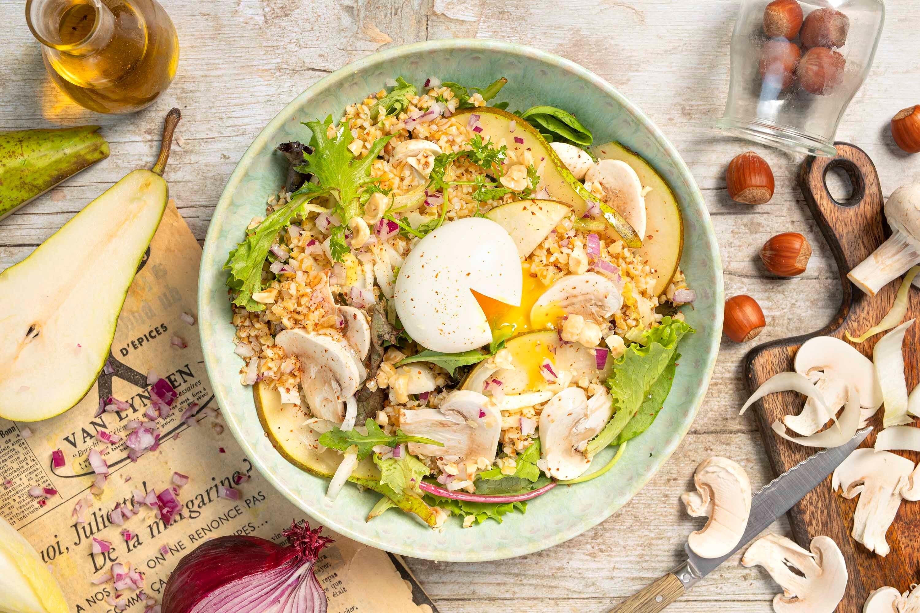 Salade de chicon, poire et oeuf mollet