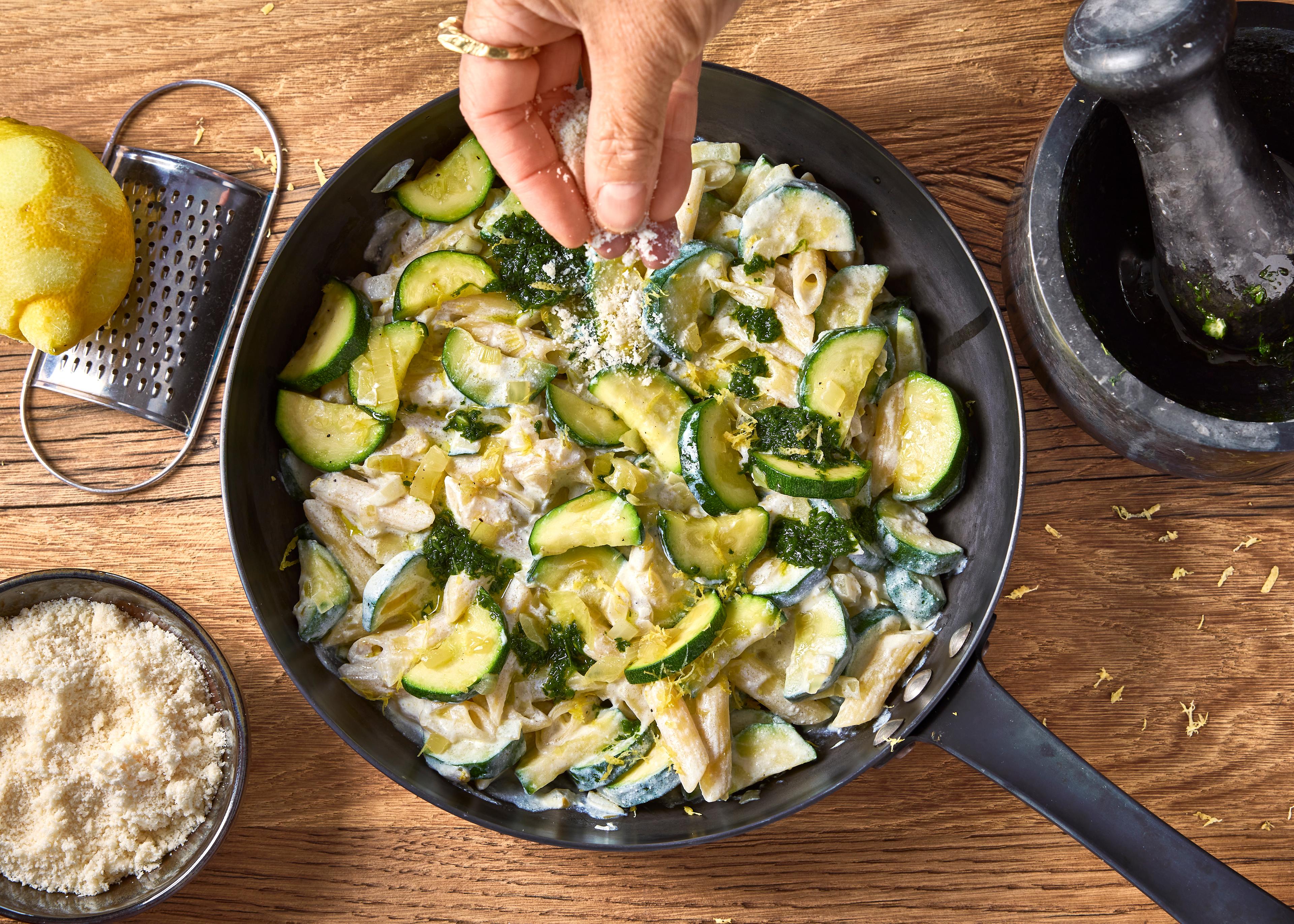 Penne du soleil aux courgettes, citron et parmesan