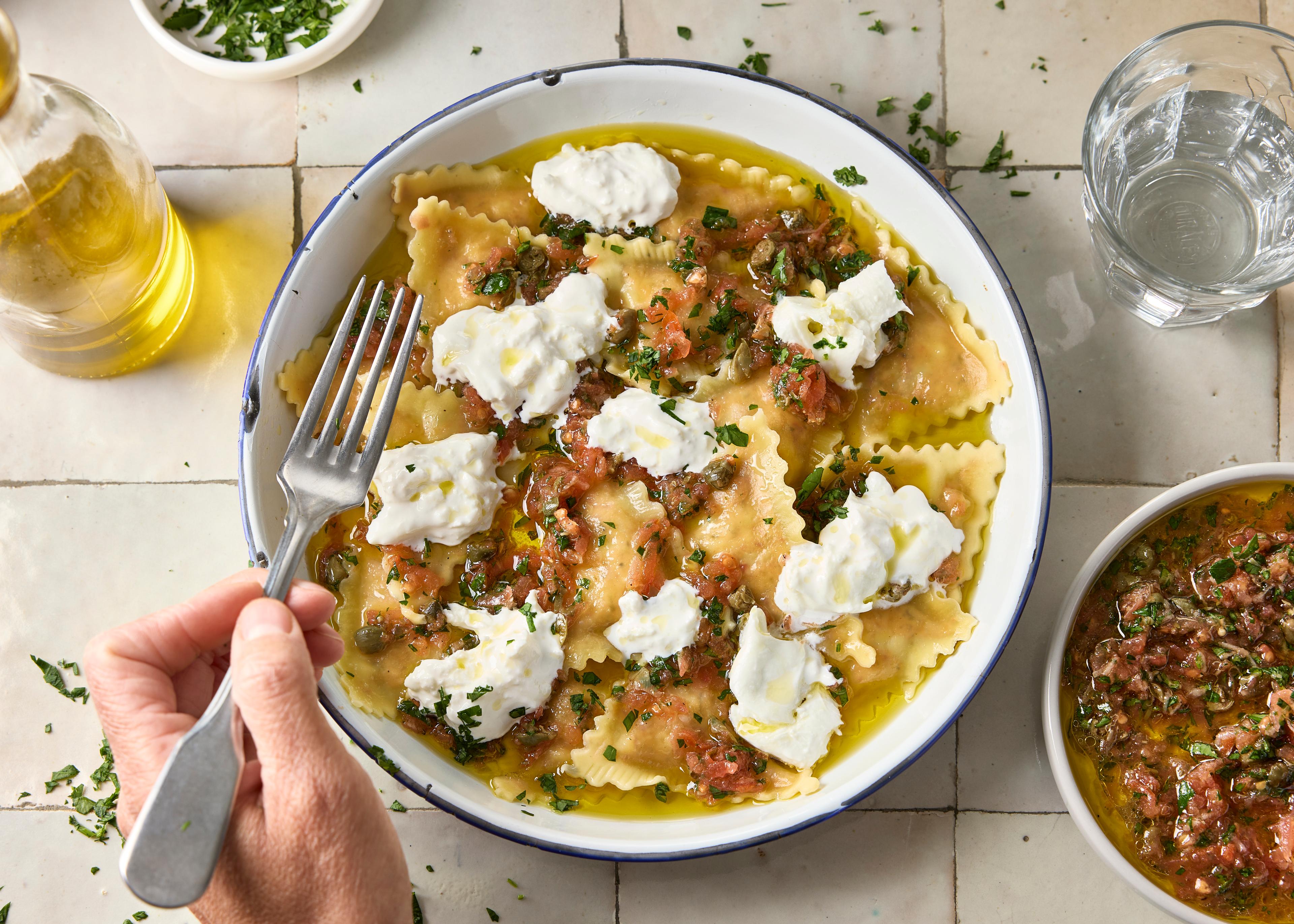 Raviolis, tomate râpée et mozzarella
