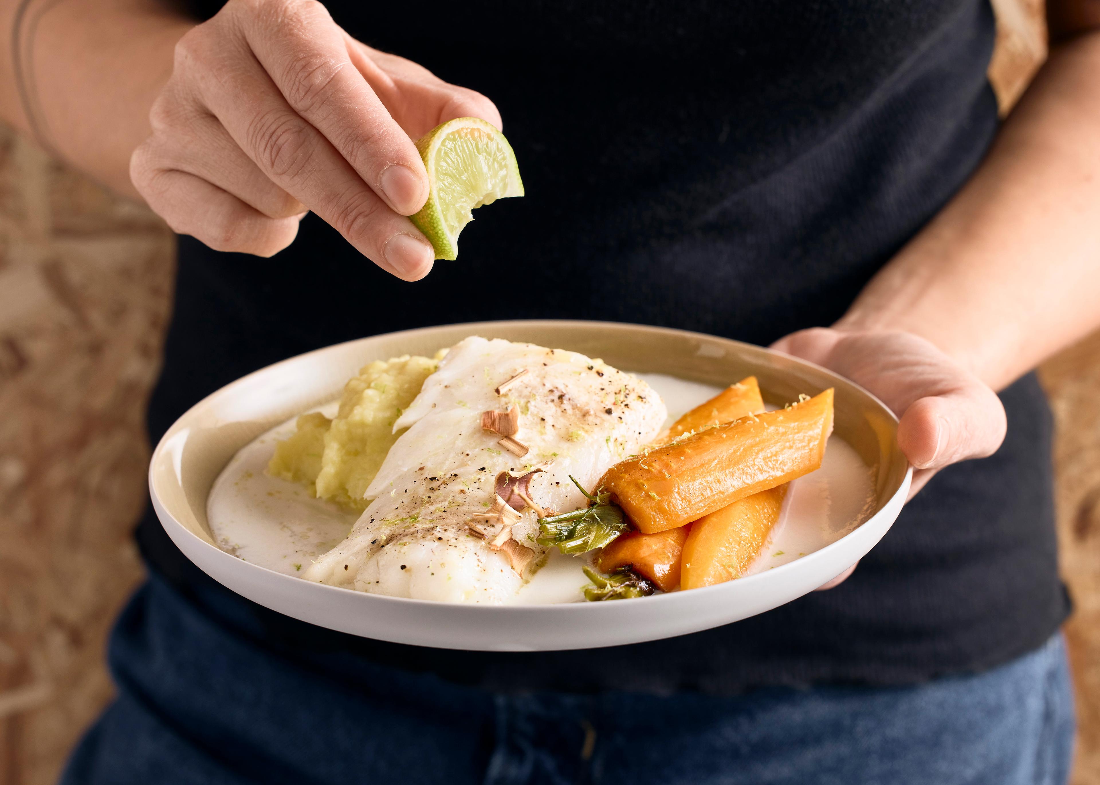 Filet de poisson, mousseline au lait de coco et carottes au gingembre