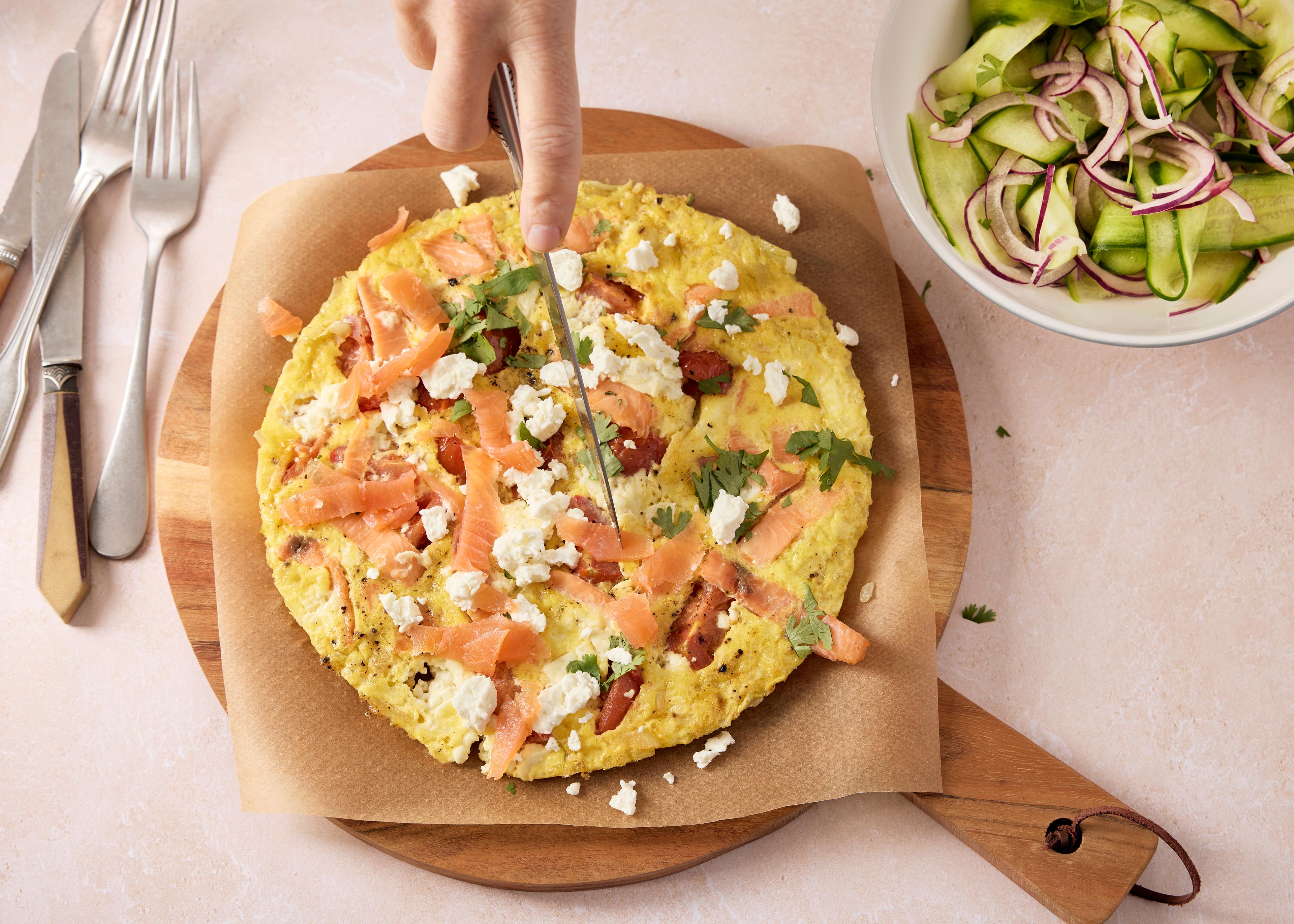 Frittata au saumon fumé et salade de concombre