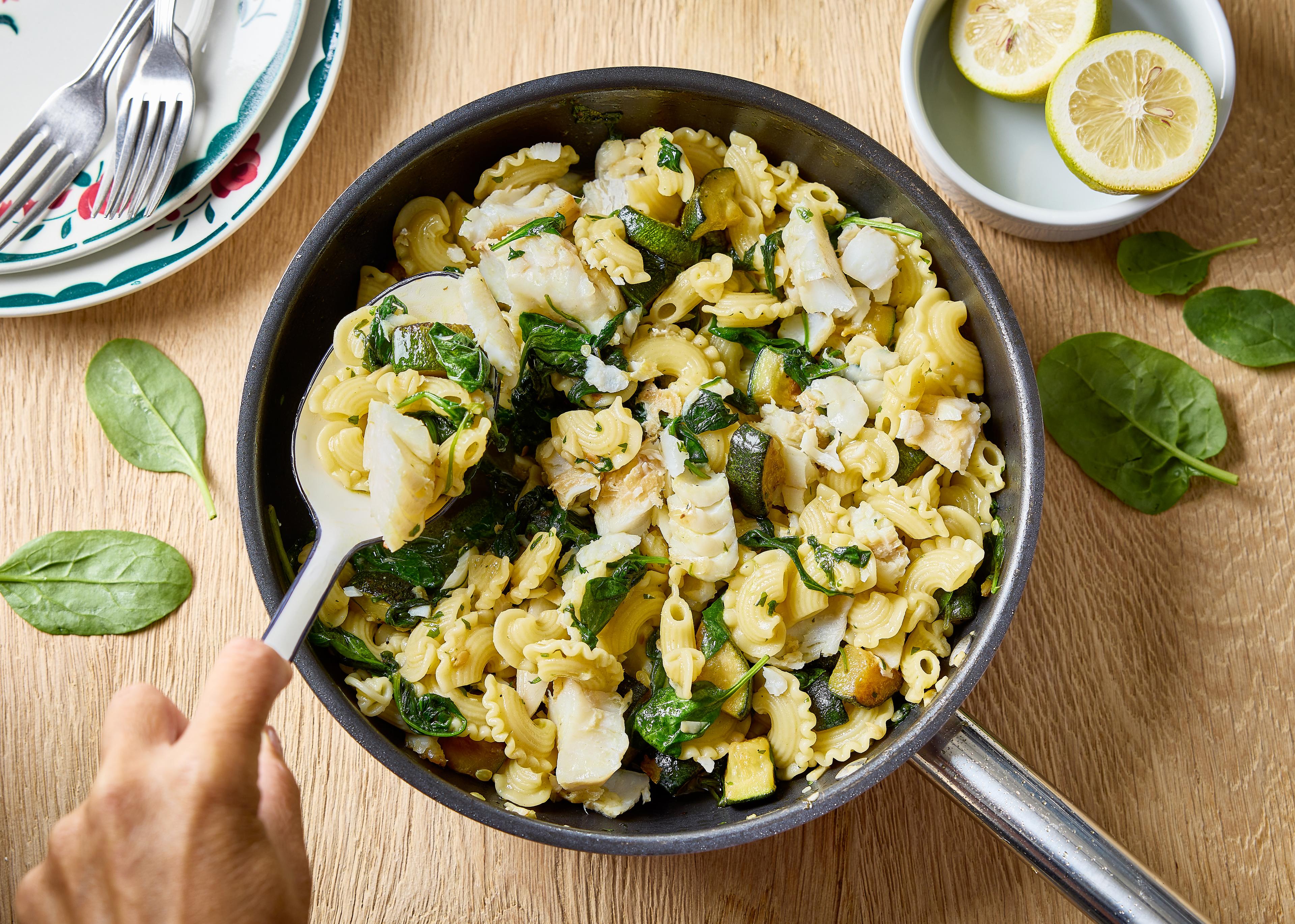 Rigatoni au poisson blanc, courgettes et épinards
