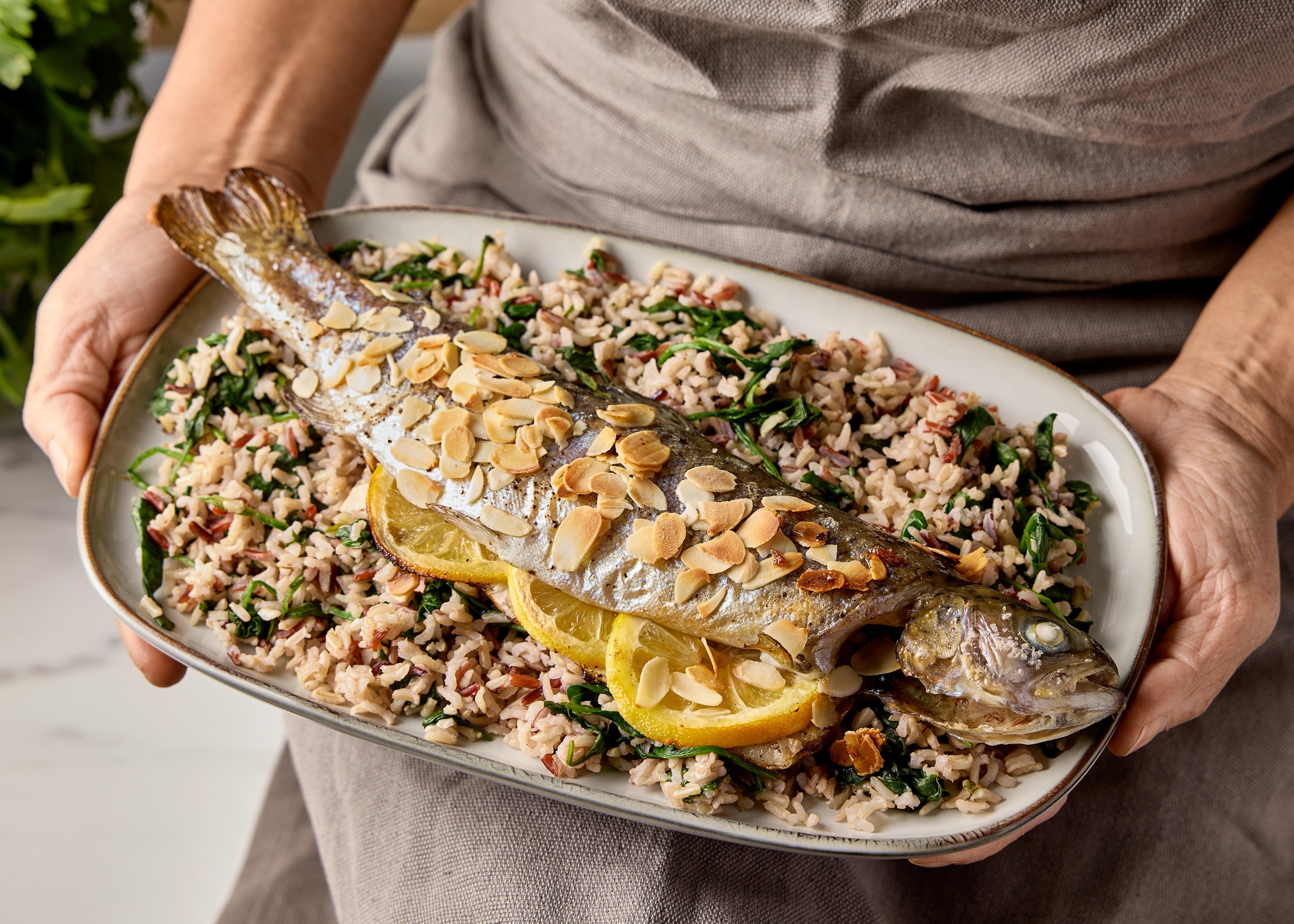 Truite aux amandes et riz aux épinards