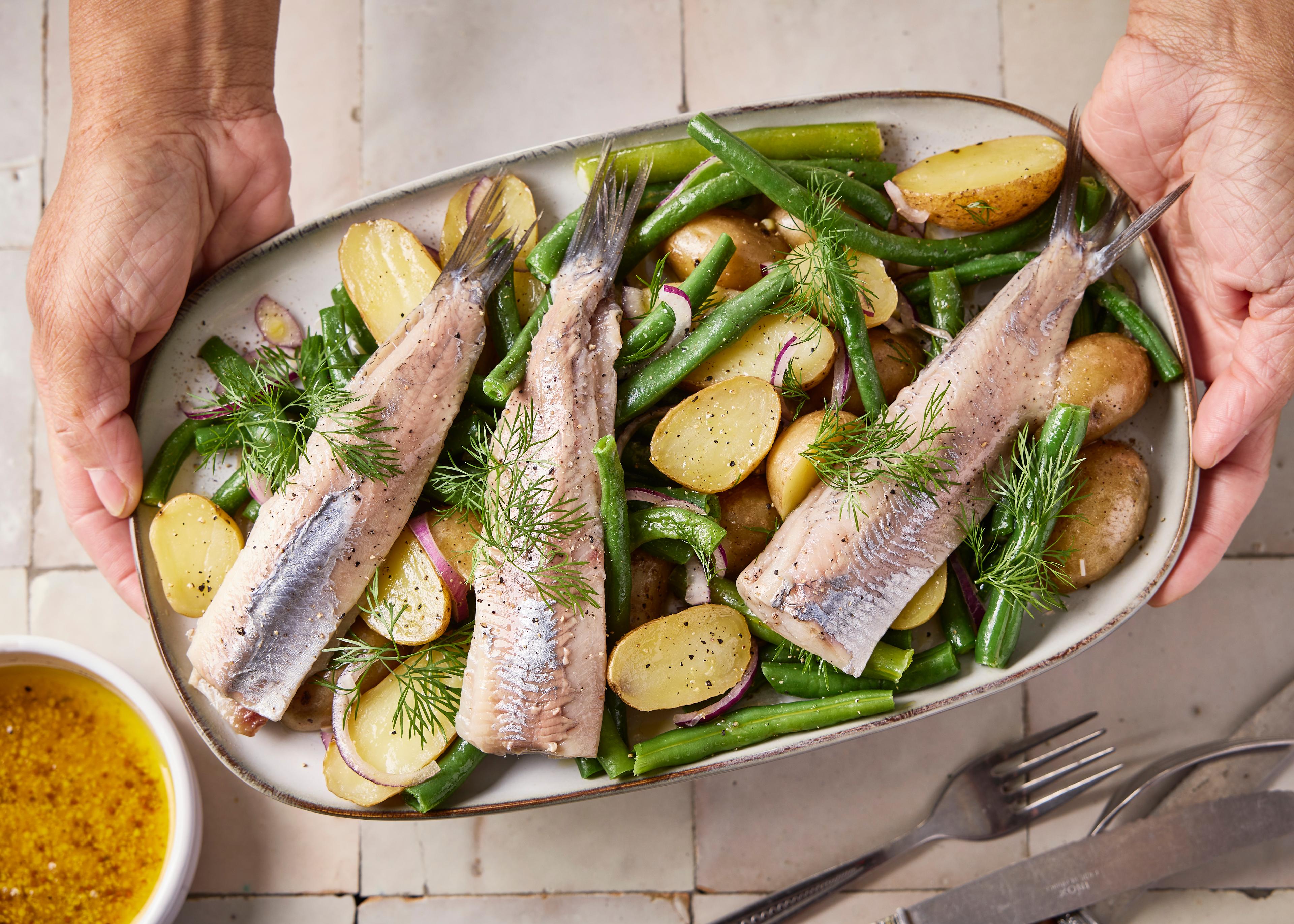 Maatjes, salade de haricots verts et pommes de terre à l'aneth