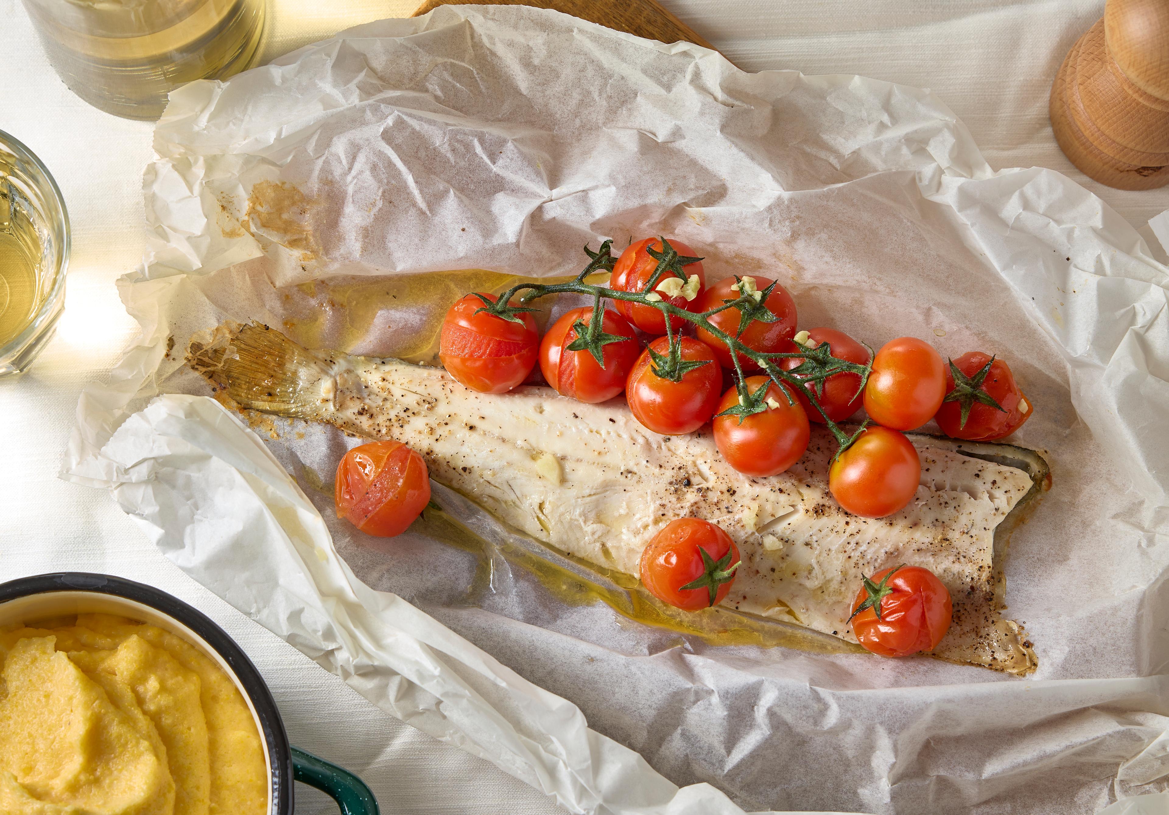 Papillote de lieu jaune aux tomates rôties
