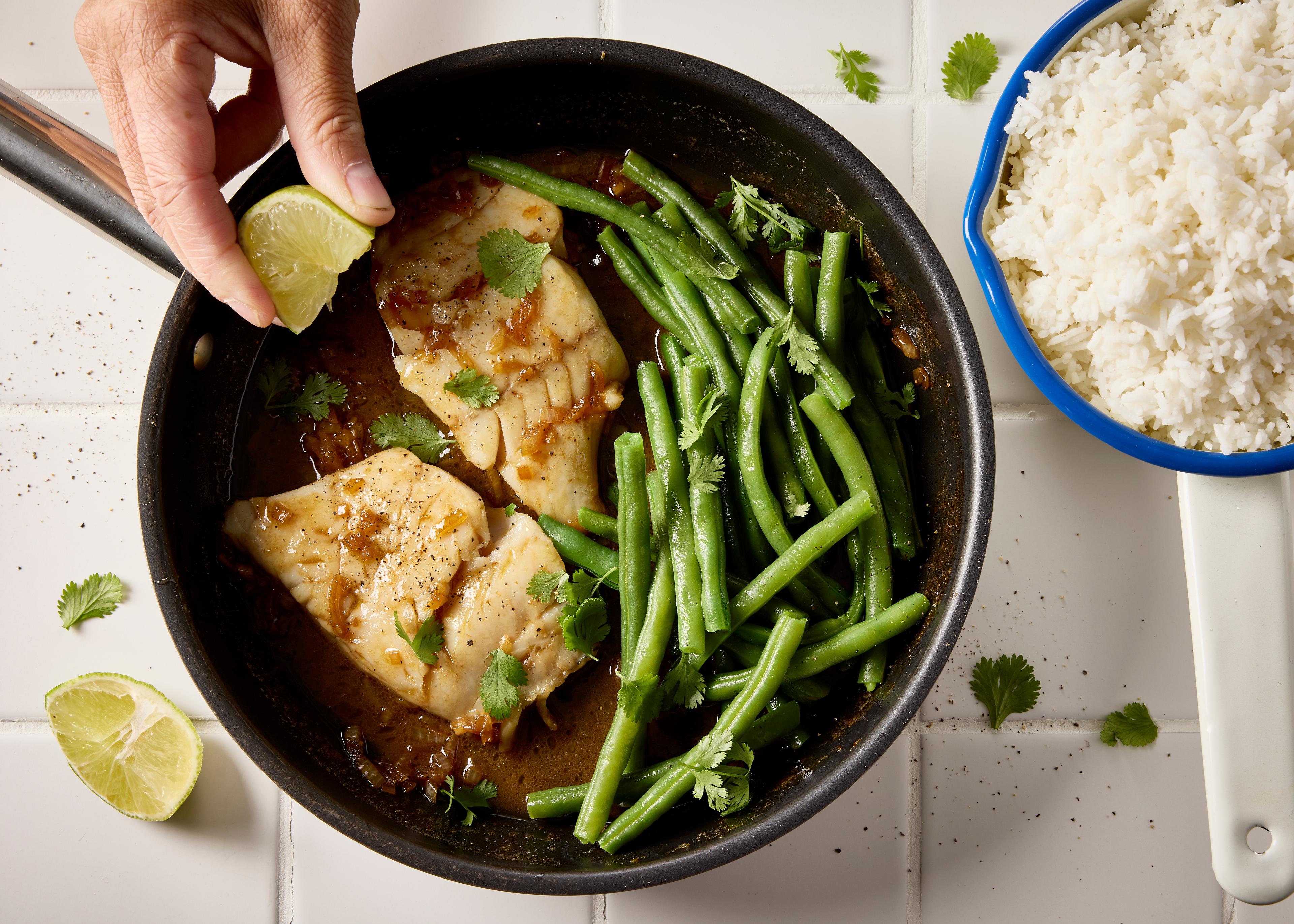 Poisson blanc, beurre au soja et haricots verts