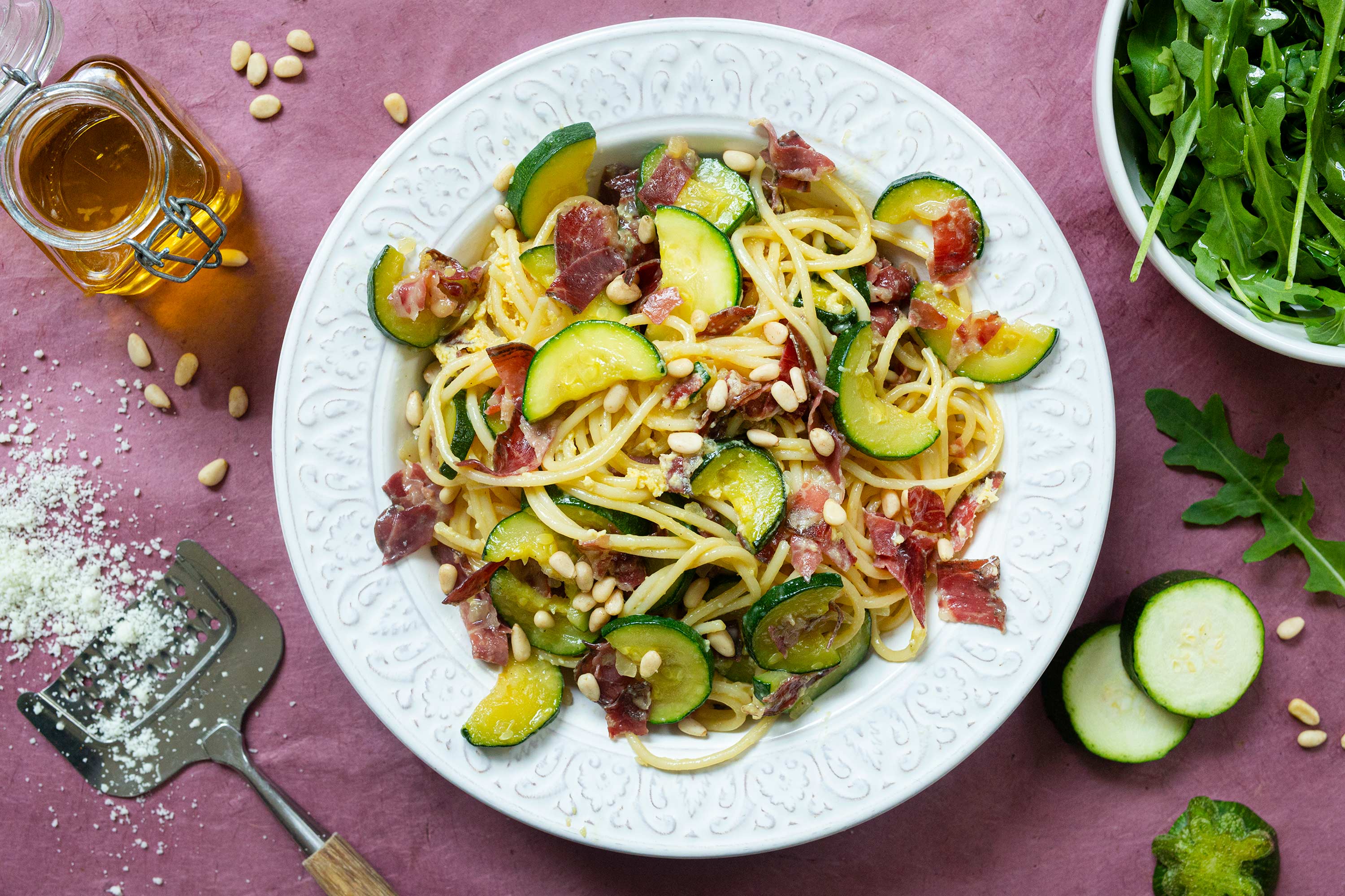 Spaghettis frais à la carbonara et courgettes