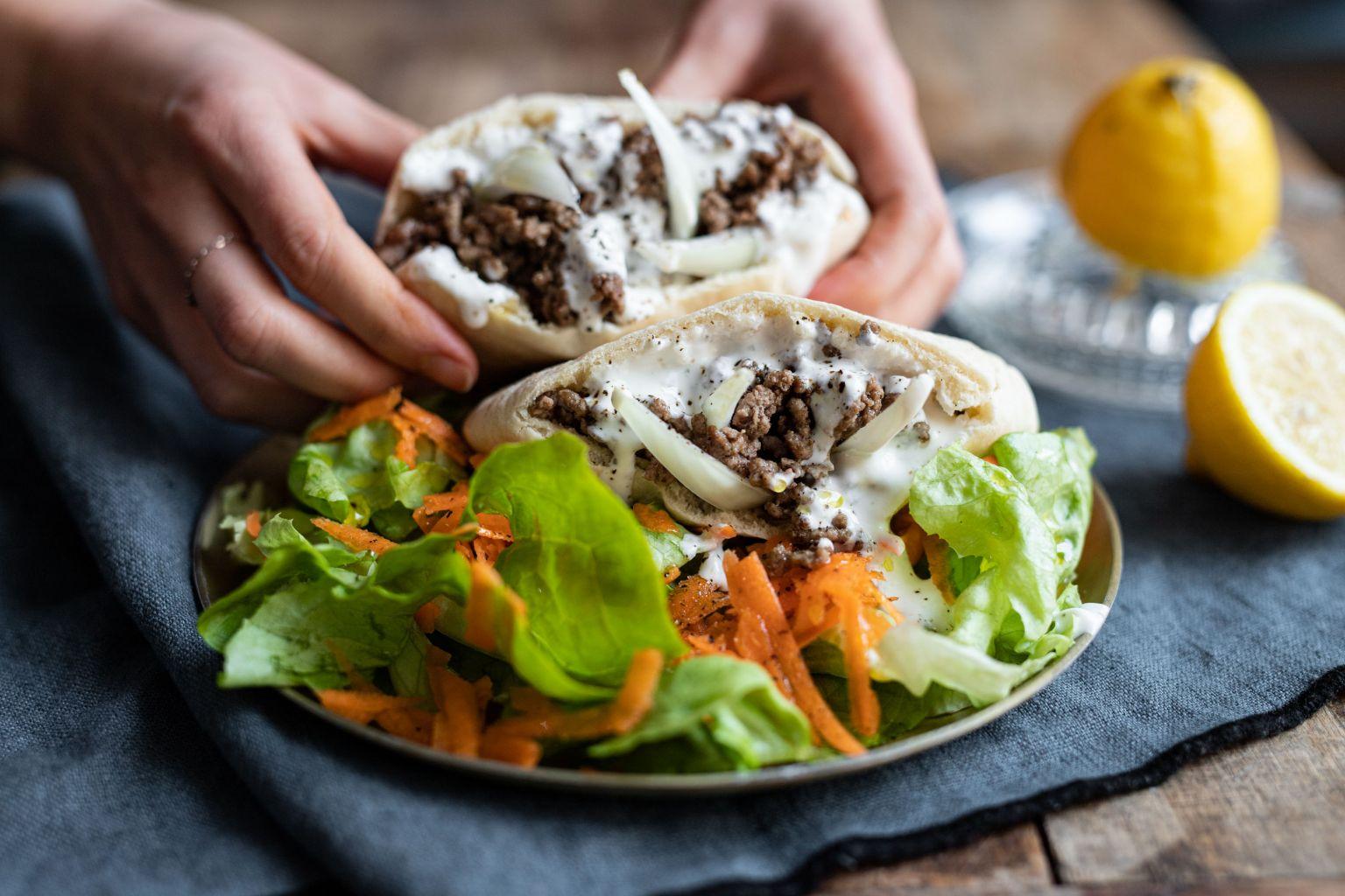 Pita au boeuf, sauce yaourt