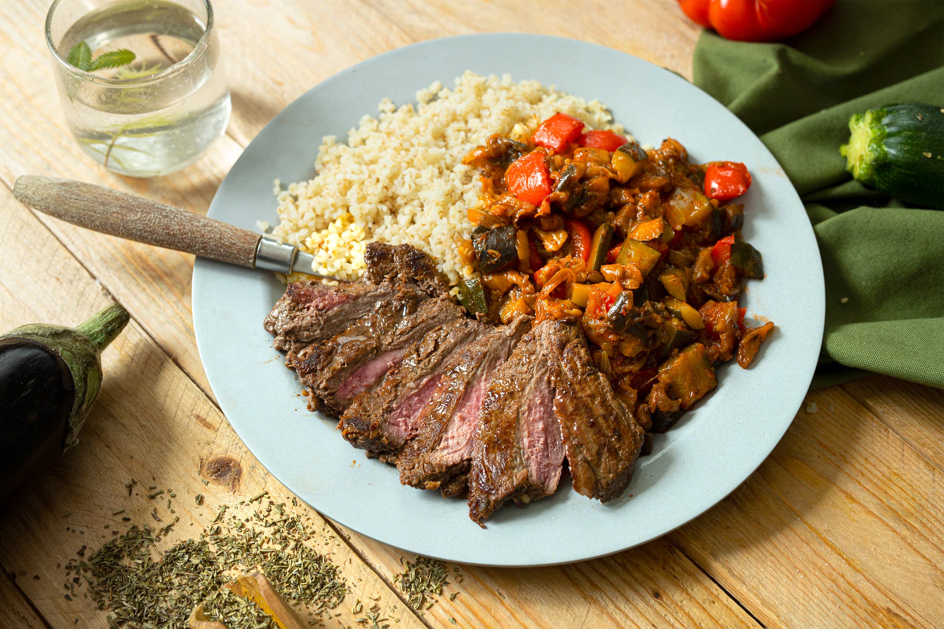 Steak de boeuf grillé et ratatouille