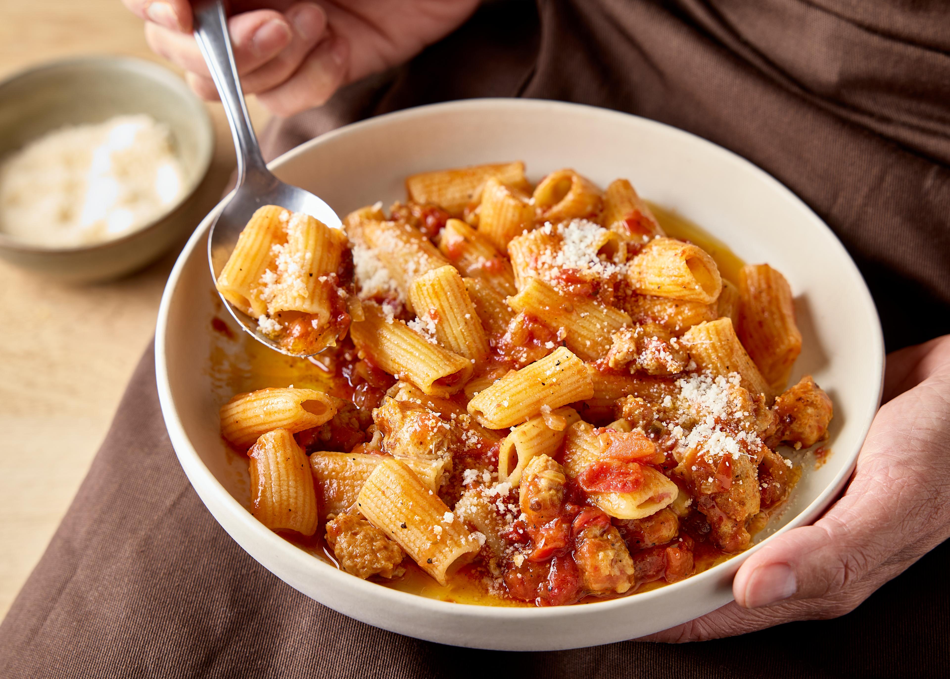 Rigatoni aux chipolatas et tomates