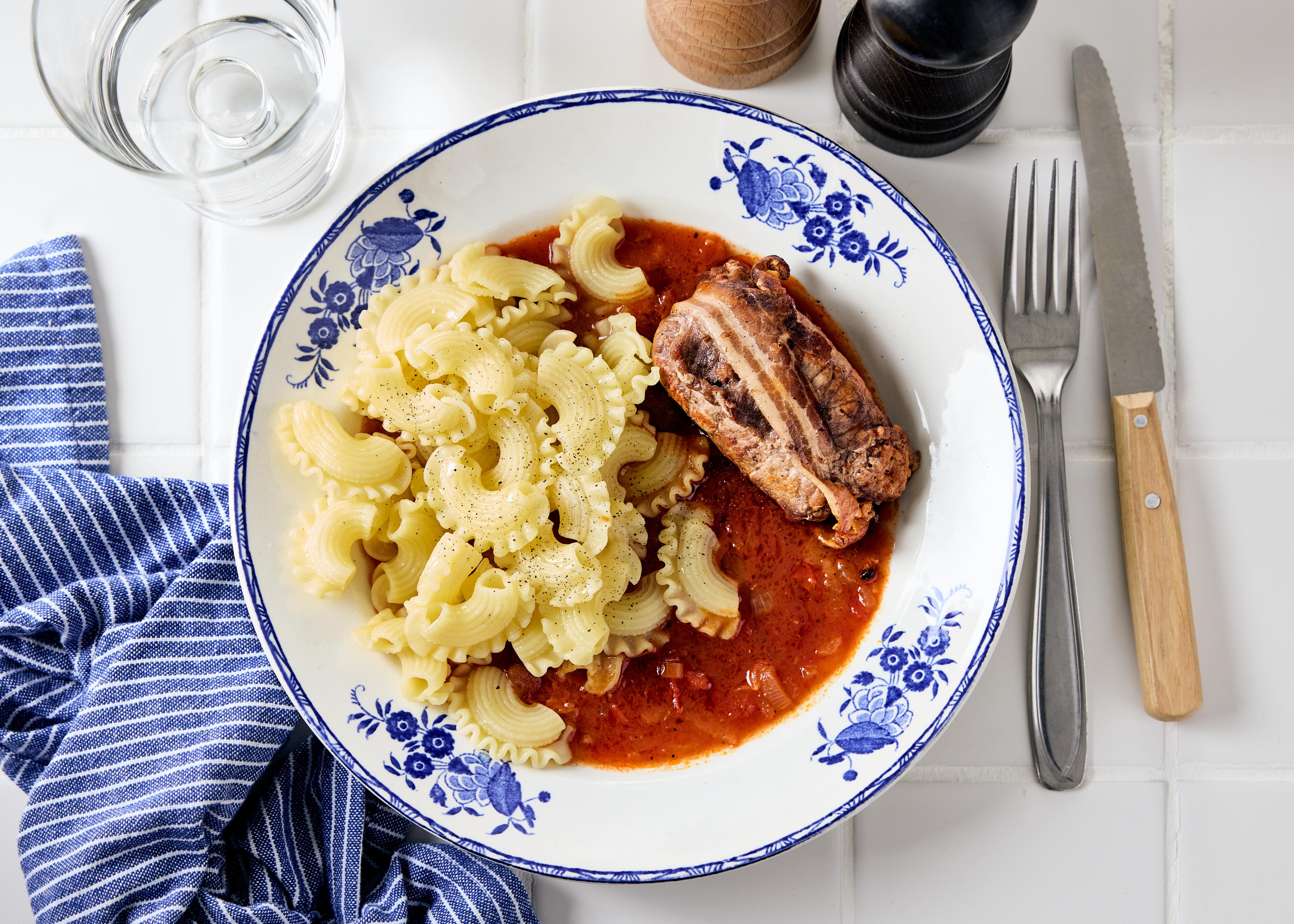Moineaux sans tête, sauce tomate et pâtes fraiches
