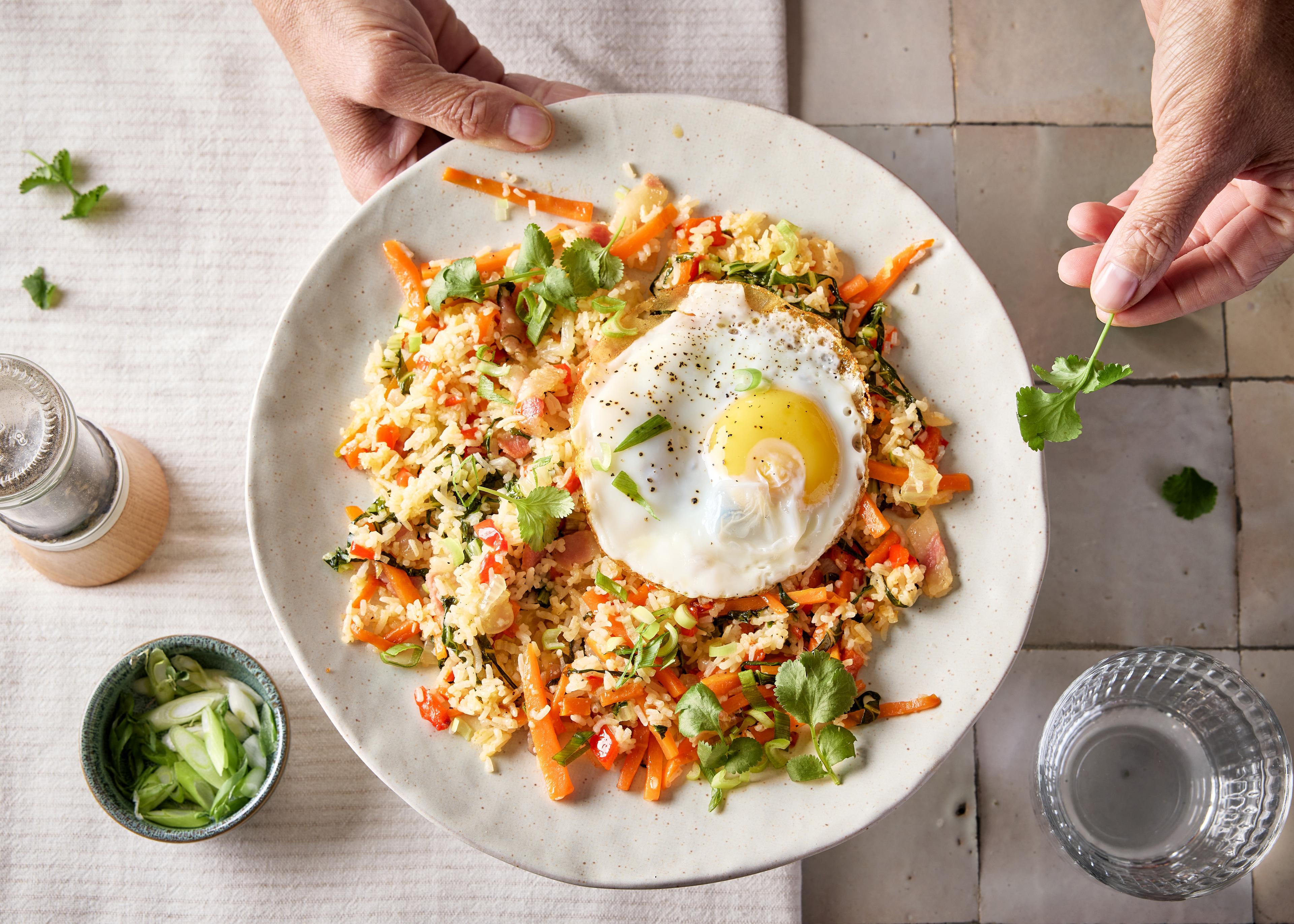Riz sauté aux lardons et petits légumes