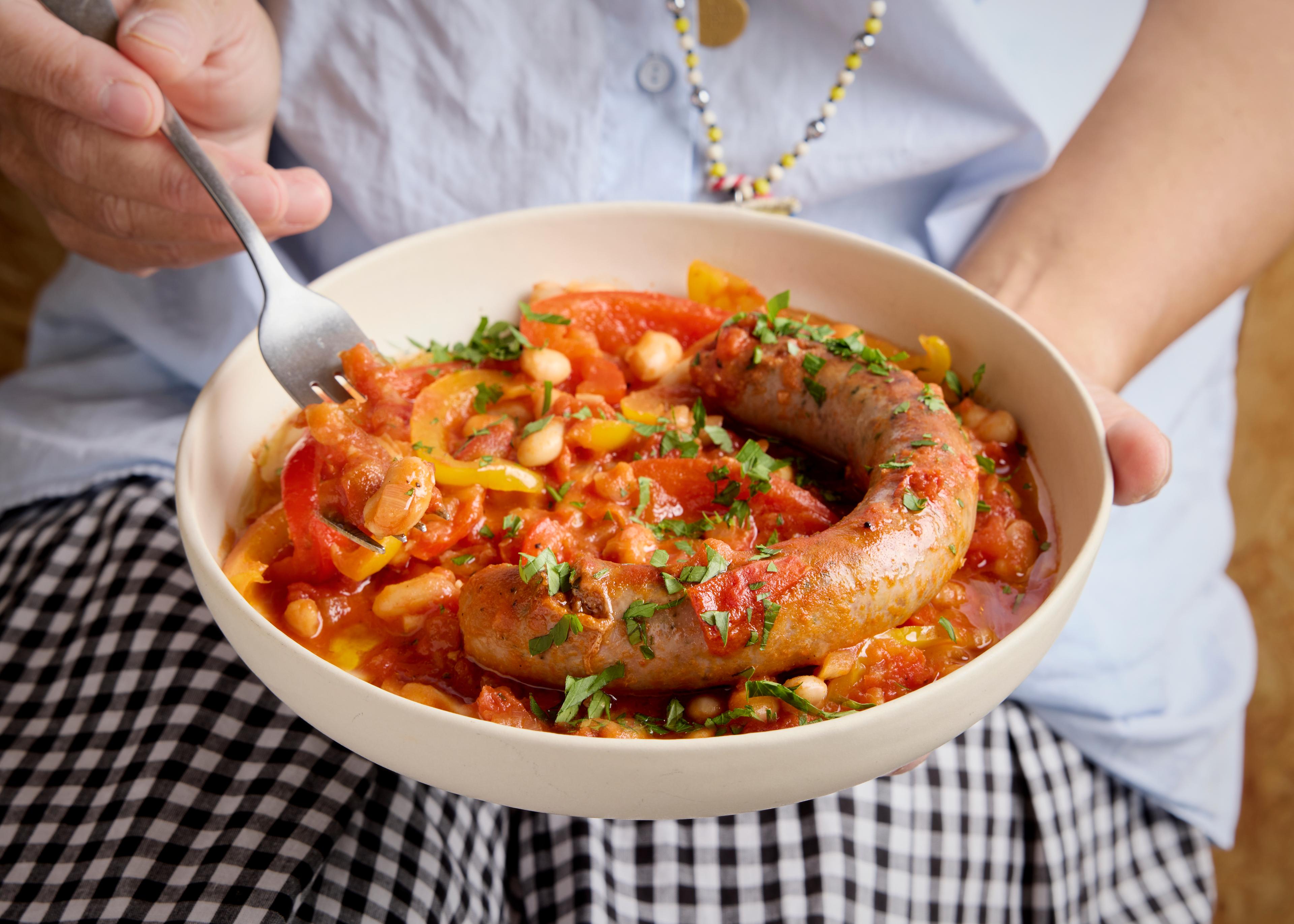 Cocotte de saucisses aux haricots et poivrons