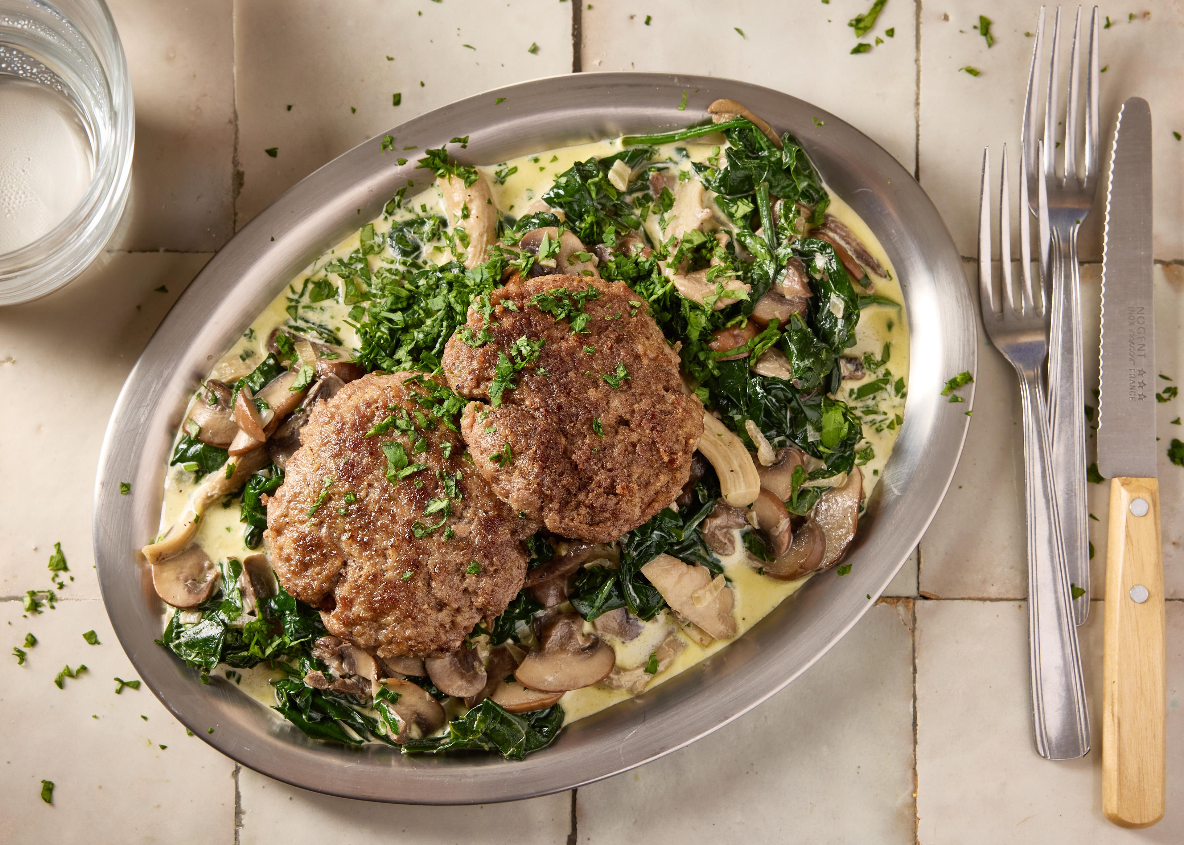 Steak haché, sauté de champignons et épinards