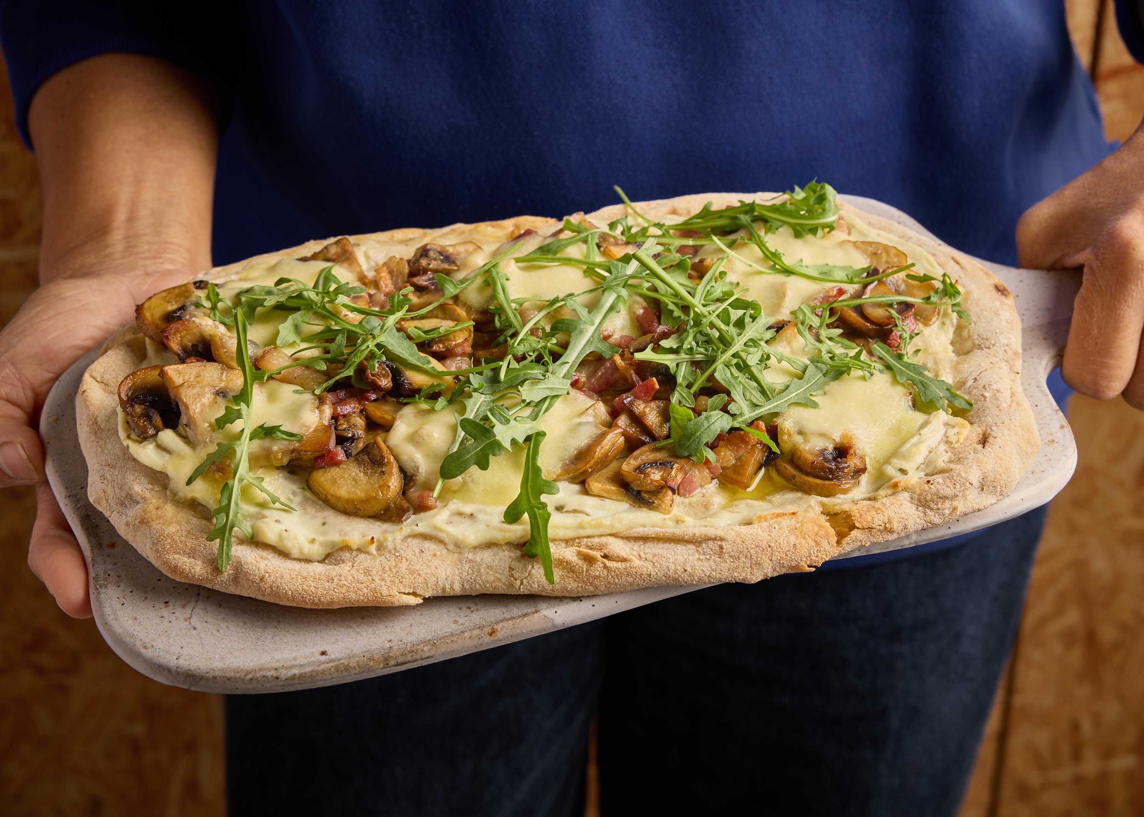 Pinsa blanche aux champignons et lardons