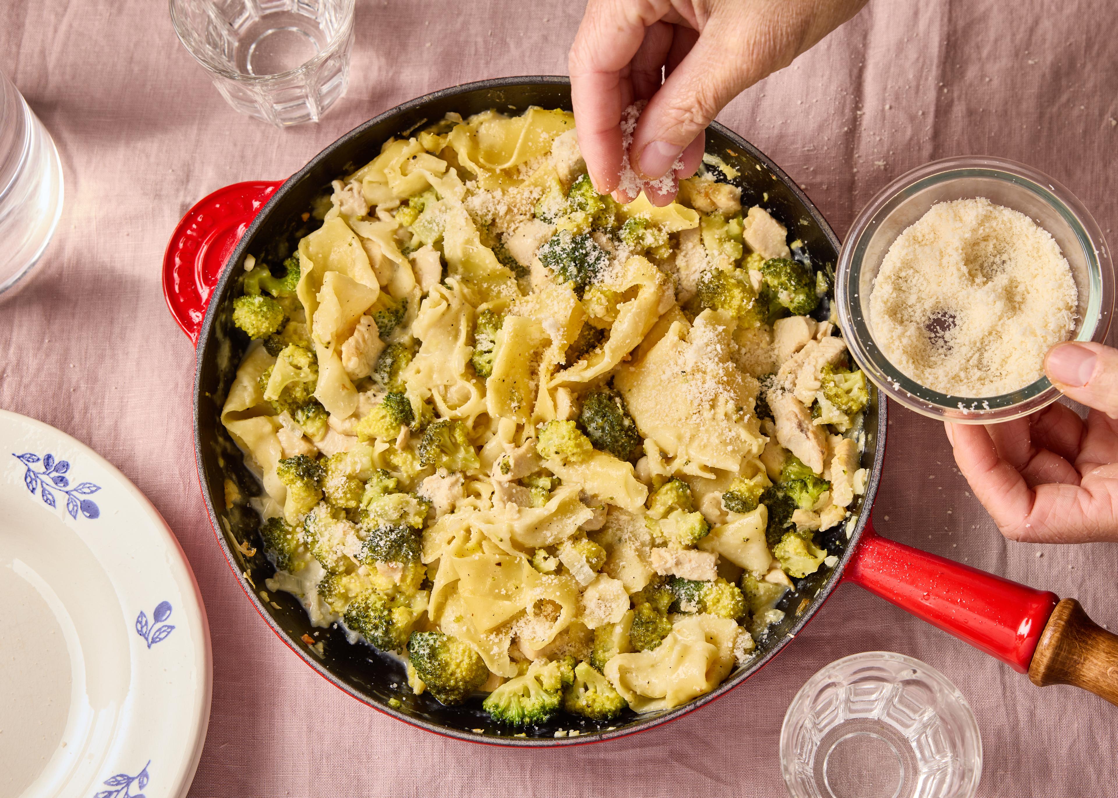 One pan de lasagne au poulet et brocoli