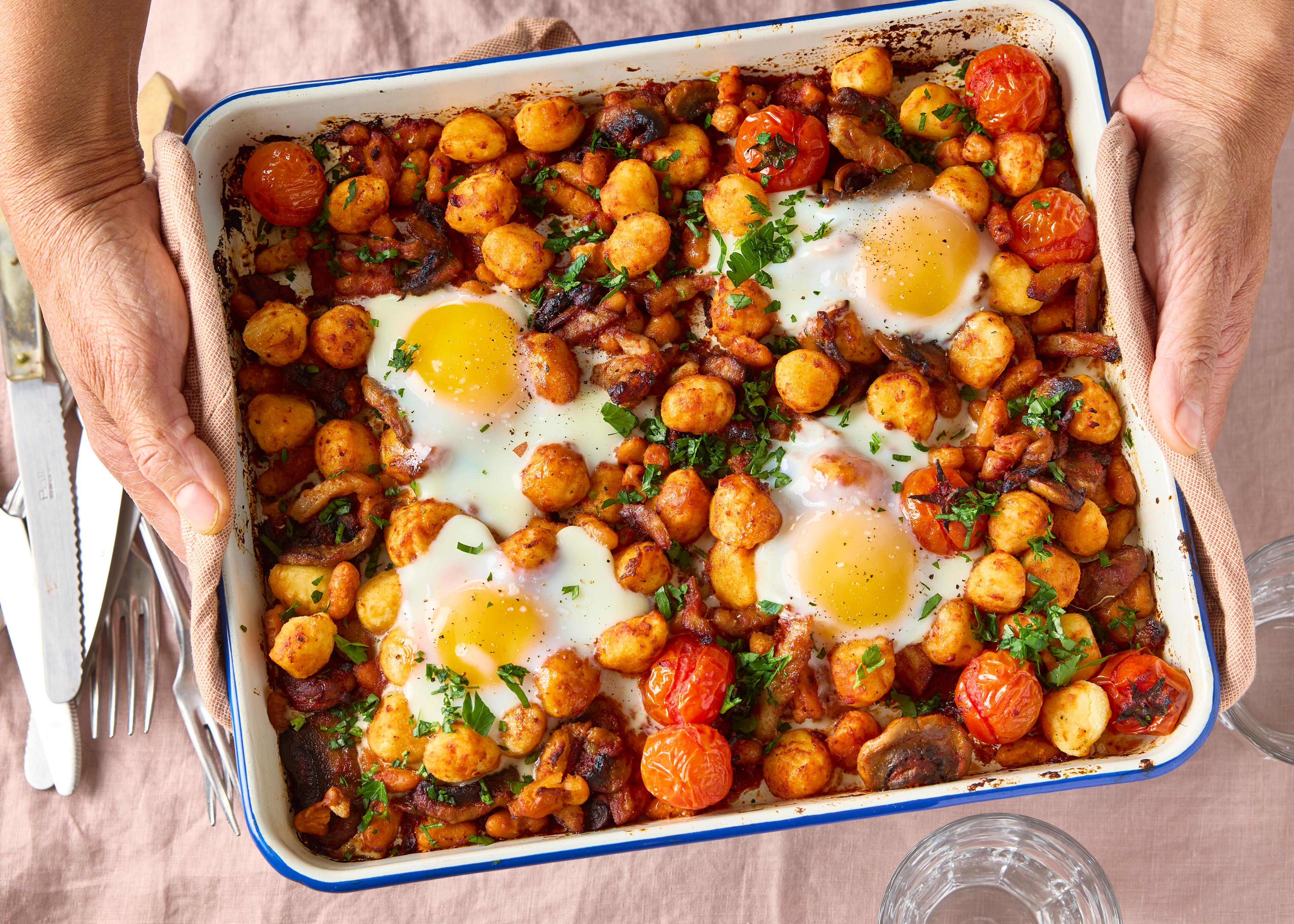 Traybake de gnocchis aux oeufs et lardons