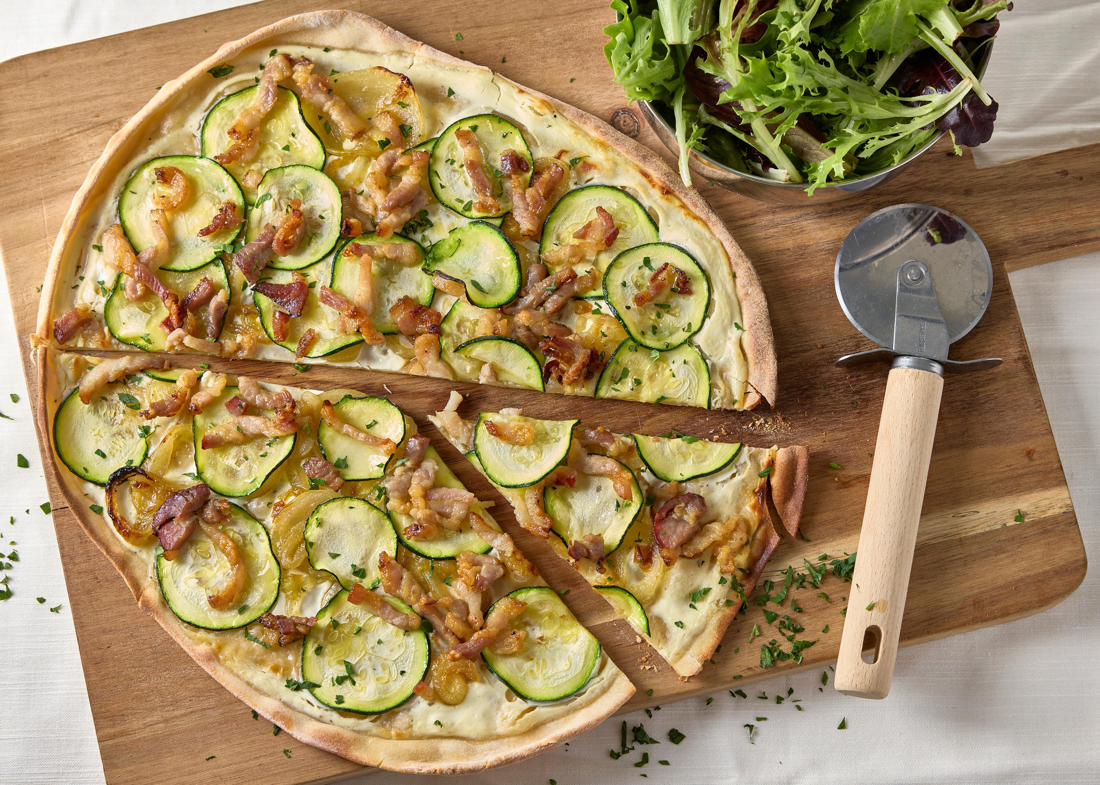 Flammekueche maison aux courgettes et lardons