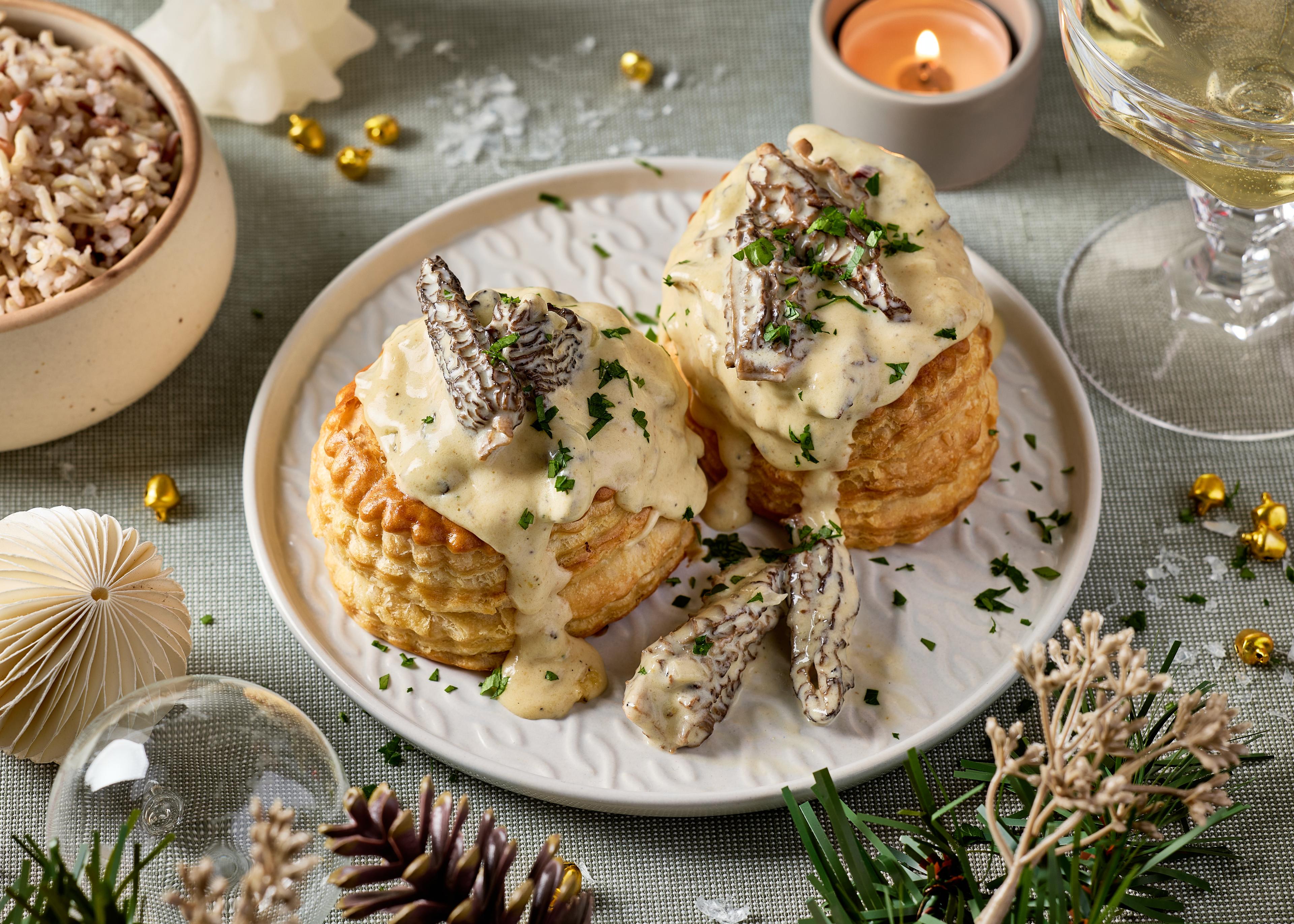 Bouchées à la reine farcies à la crème de comté et champignons accompagnées de riz sauvage