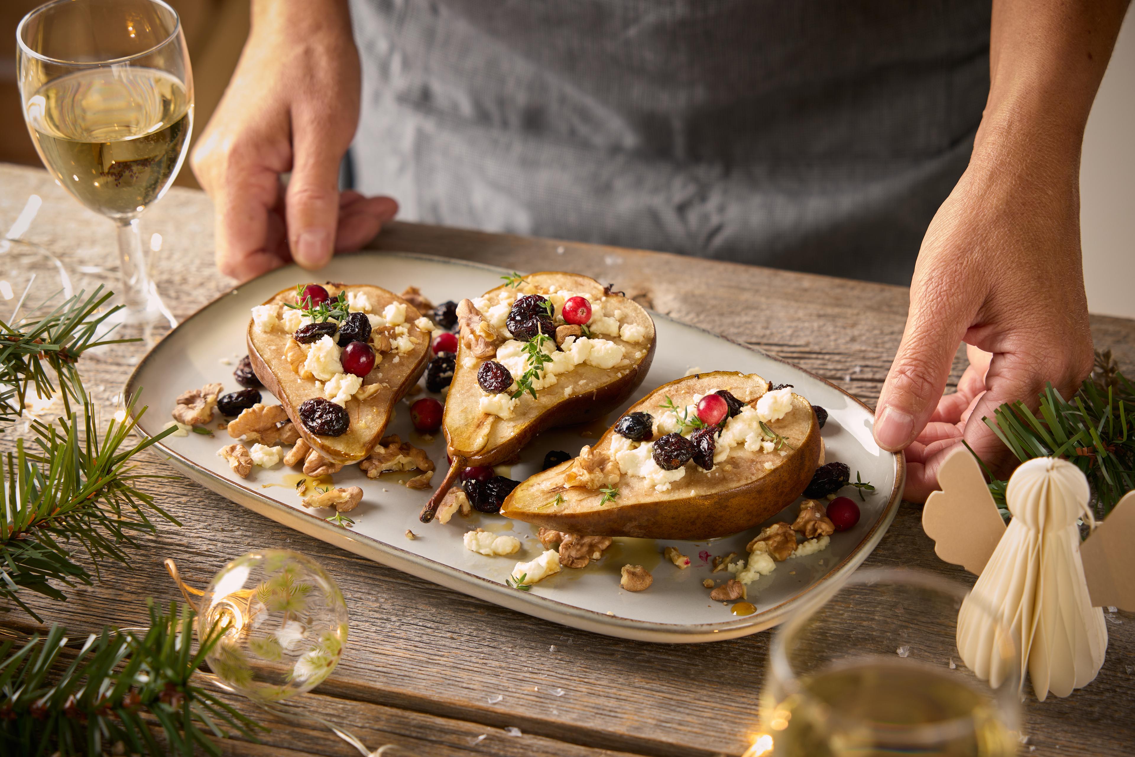 Geroosterde peren met geitenkaas en veenbessen